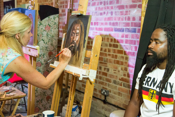 Lucie Cookson demonstrating sight size at Tidy St. Art School